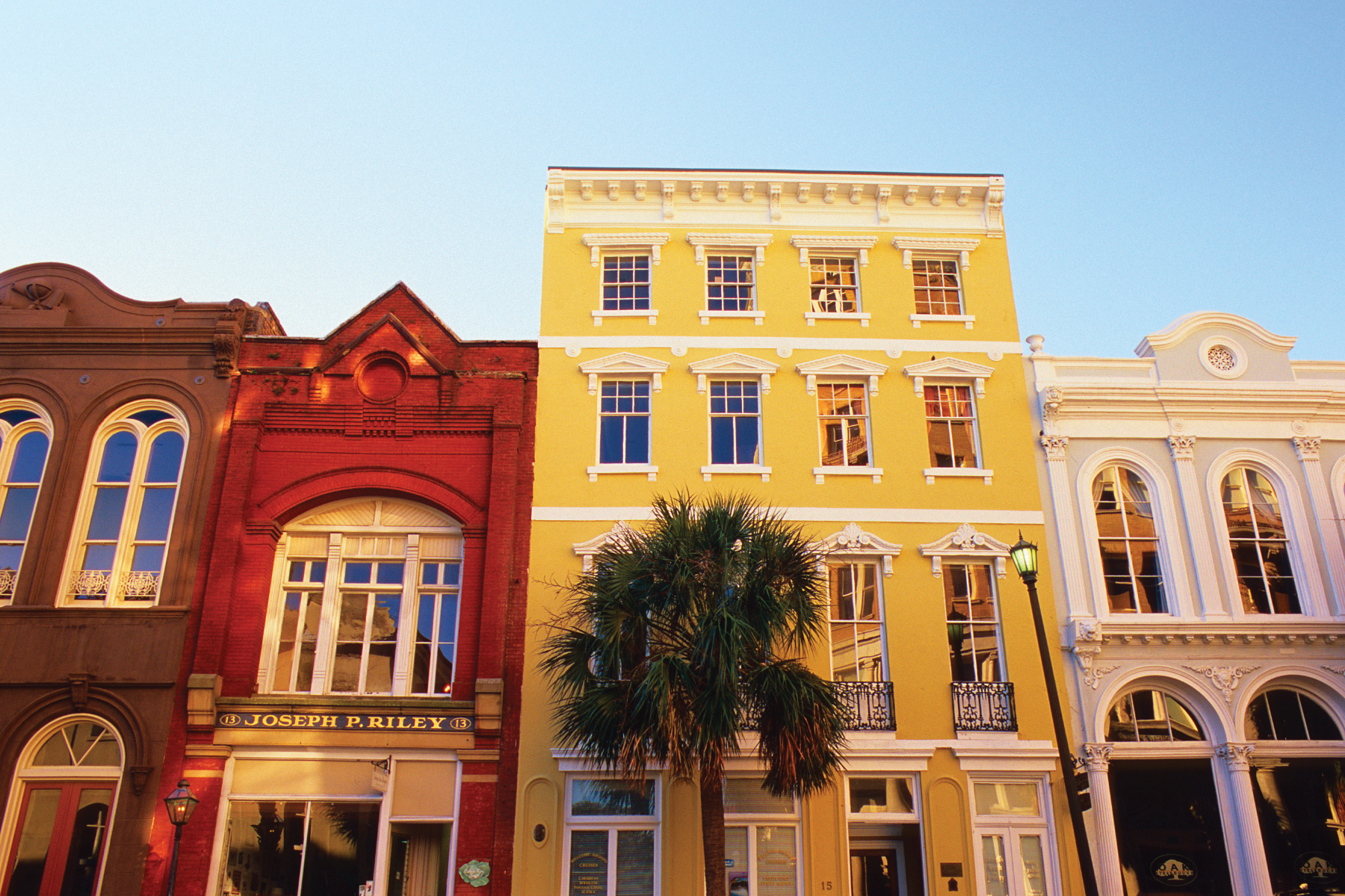 Broad Street in downtown Charleston (Photo by Explore Charleston)